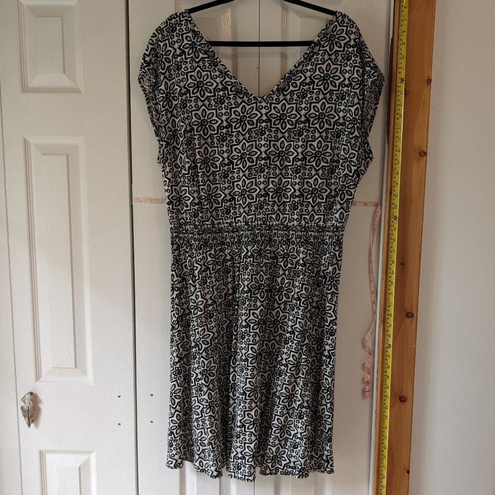 Black & white print dress 16